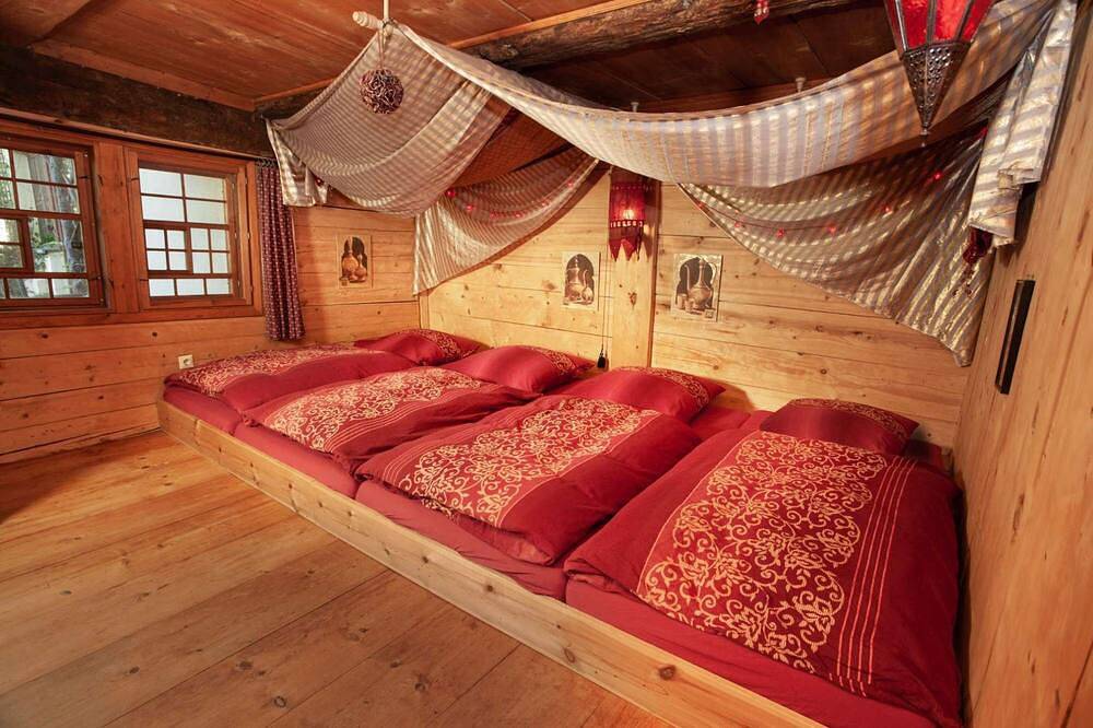 Der historische Vogtshof - romantischer eingezäunter Garten, denkmalgeschützt in Rottweil, Mittlerer Schwarzwald