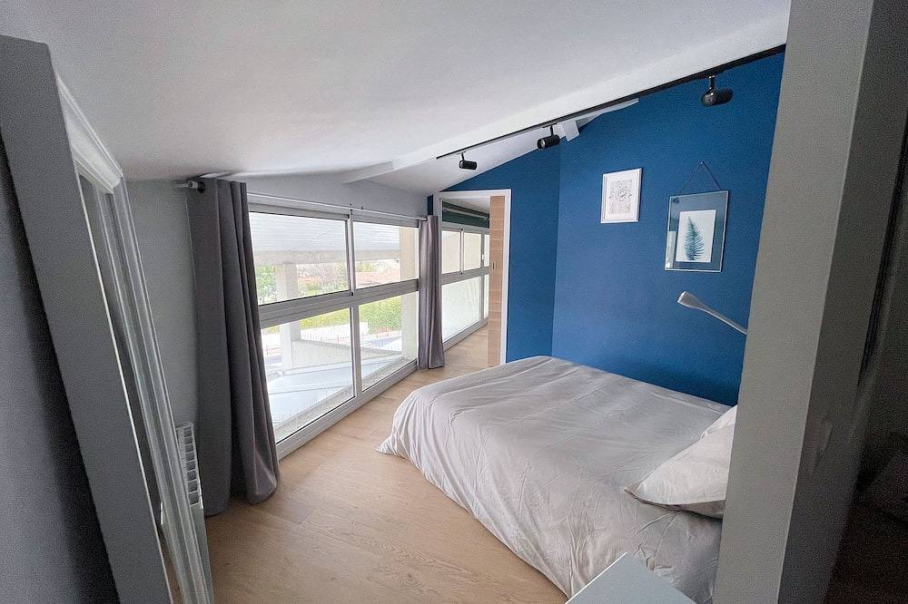 Entire apartment, Seafront apartment on the Marina de Cassy in Cassy, Lanton