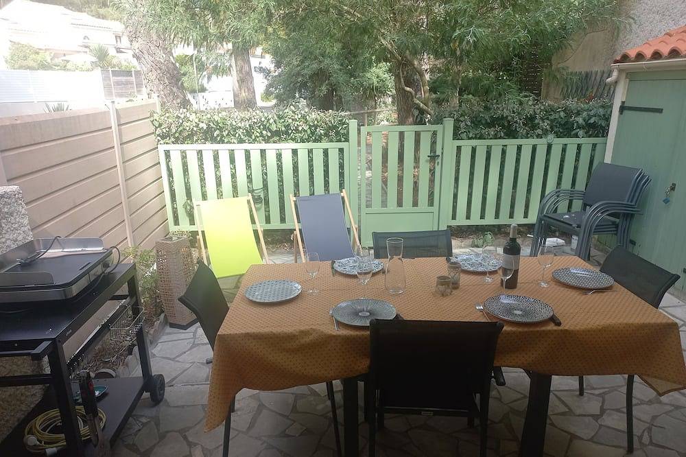 Charming renovated house in La Palmyre, terrace, near beach, zoo and shops in La Palmyre, Les Mathes