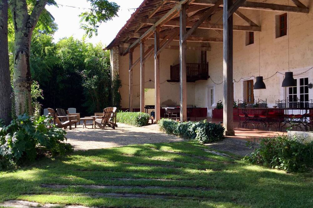 Granja grande de piedra/terraza/piscina privada climatizada/5 baños in Coutras, Región de Libourne