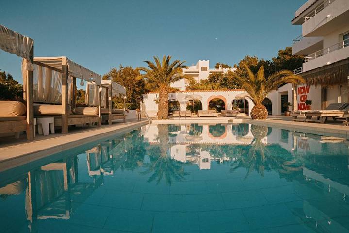 Appartement voor 4 personen, with tuin and uitzicht as well as zwembad op Ibiza