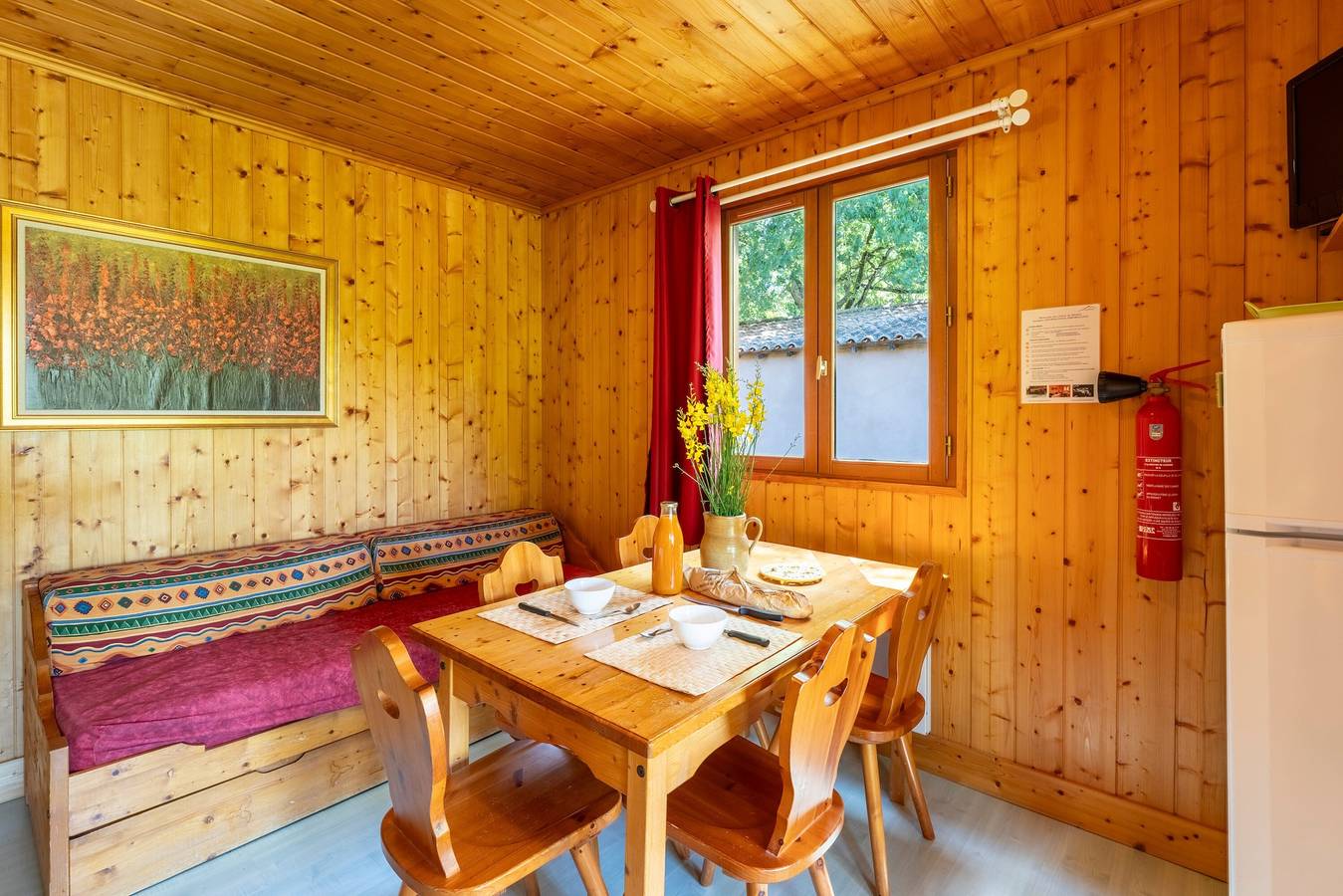 Chalet 'Gite Lavande' mit Gemeinschaftspool, privater Terrasse und Wlan in Mirabel-aux-Baronnies, Nyons und Umgebung
