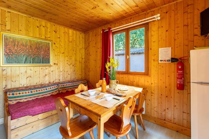 Chalet "Gite Lavande" avec piscine partagée, terrasse privée et Wi-Fi in Mirabel-aux-Baronnies, Région de nyons