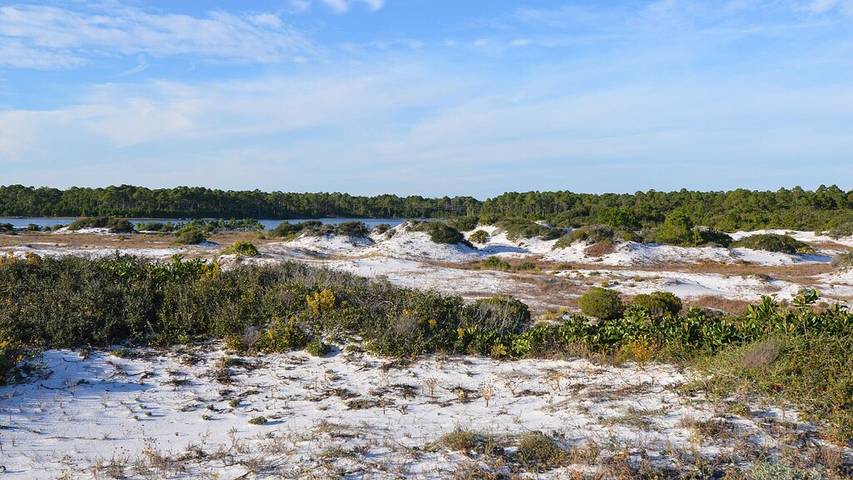 Villa for 4 people, with pool and balcony in Emerald Coast