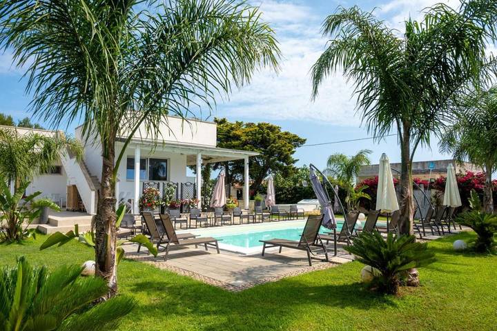 Chambre d’hôte pour 2 personnes, avec Terrasse et Jacuzzi ainsi que Jardin et Piscine à Roca Vecchia