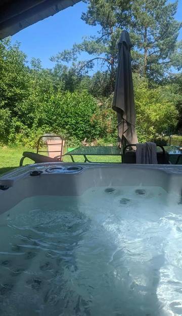 Gîte pour 2 personnes, avec jardin et sauna ainsi que jacuzzi et terrasse à Gerbépal