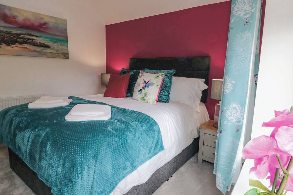 Riverside House, family friendly, with open fire in Scarborough in Scarborough, North York Moors National Park