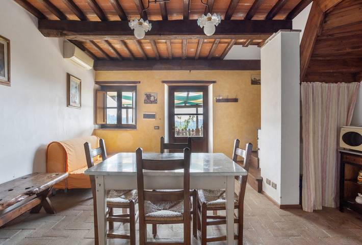 Ganze Wohnung, Ferienwohnung 'La Castellana' mit Gemeinschaftspool, Wi-Fi und Klimaanlage in Massarosa, Italienische Riviera