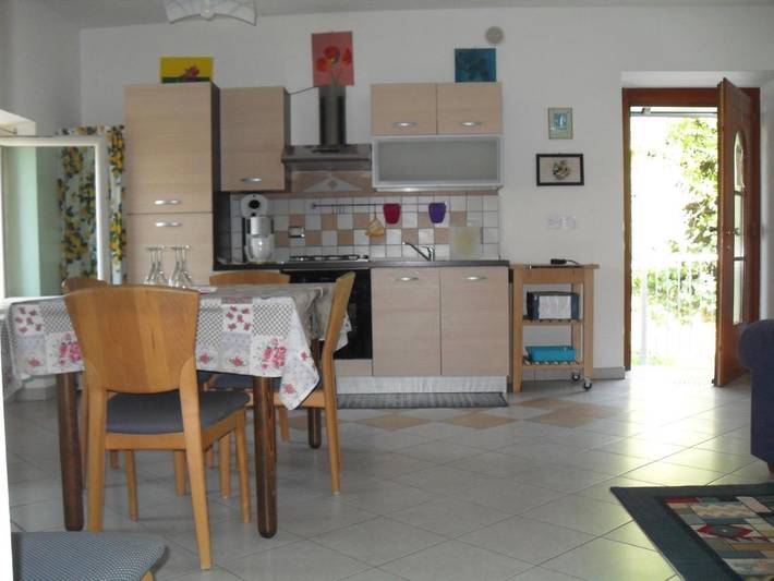 Ferienwohnung für 2 Personen, mit Garten und Ausblick sowie Seeblick, mit Haustier in Torri del Benaco - 4