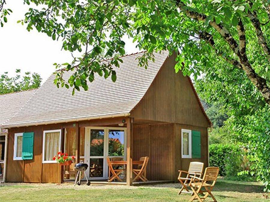 Camping Soleil Plage - Chalet 5 persons - Chalet | Classic | 2 Bedrooms | 4/5 Pers | Air conditioning | Tv in Vitrac, Périgord Noir