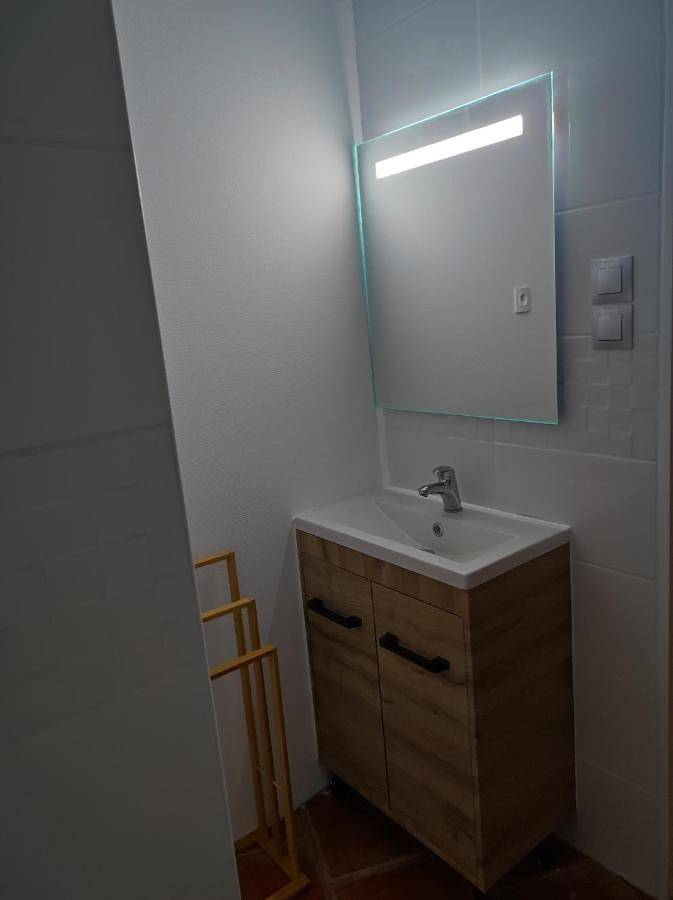 Double or Twin Room with Private Bathroom in Saulzoir, Département Nord