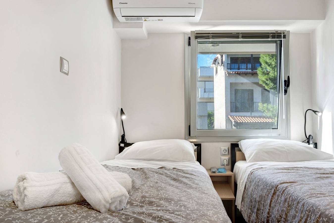 Ganzes Studio, Einzimmerapartment 'Meerseite' mit privater Terrasse, Wi-Fi und Klimaanlage in Artemida, Regionalbezirk Ostattika