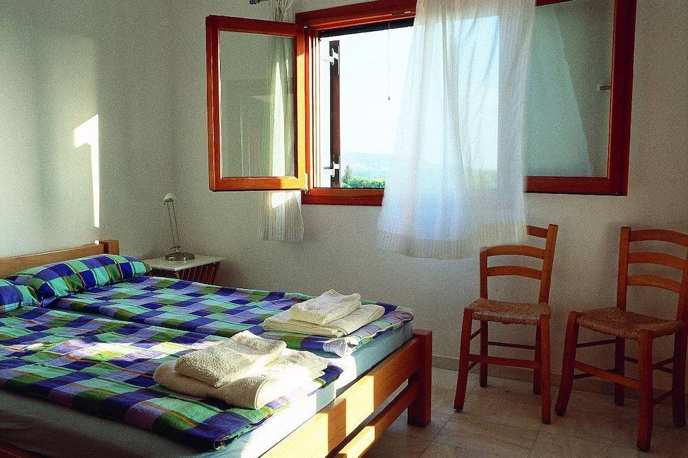 Ganze Wohnung, Ein authentisches Familienreiseziel mit Privatsphäre nahe am Meer. in Agios Ilias, Ileia