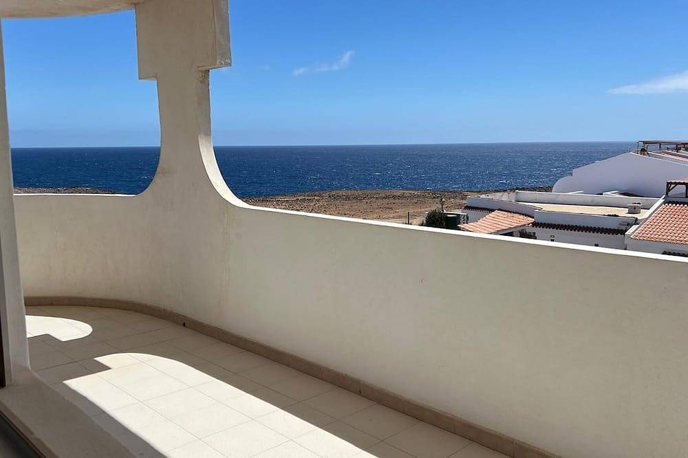 Entire apartment, Coastal Apartment Ocean Breeze Caleta with Sea View in Costa de Antigua, Antigua