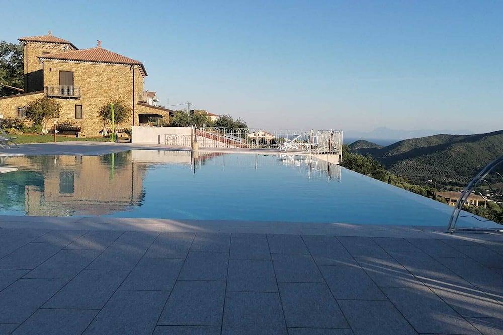 Typisch Cilentan Bauernhaus mit Schwimmbad 4 km vom Meer entfernt: Acquamarina Unterkunft in Cilento