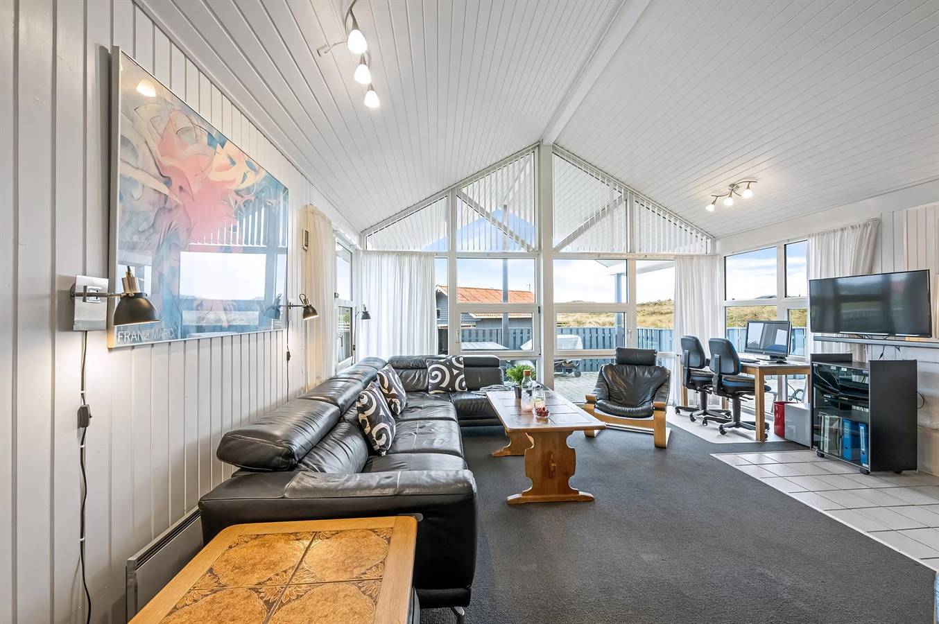 Amazing home in Hvide Sande w/ 4 Bedrooms, Wifi and Internet in Skodbjerge, Haurvig