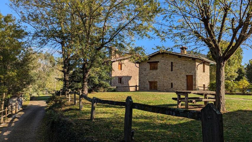 Gîte pour 4 personnes, avec vue ainsi que piscine et jardin, animaux acceptés à Santa Pau - 3
