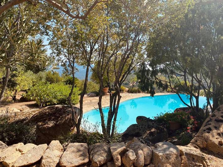 Location de vacances pour 6 personnes, avec terrasse et vue ainsi que piscine et jardin à Sant'Antonio di Gallura - 2