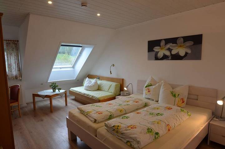 Ferienwohnung für 7 Personen, mit Balkon und Garten in Glottertal