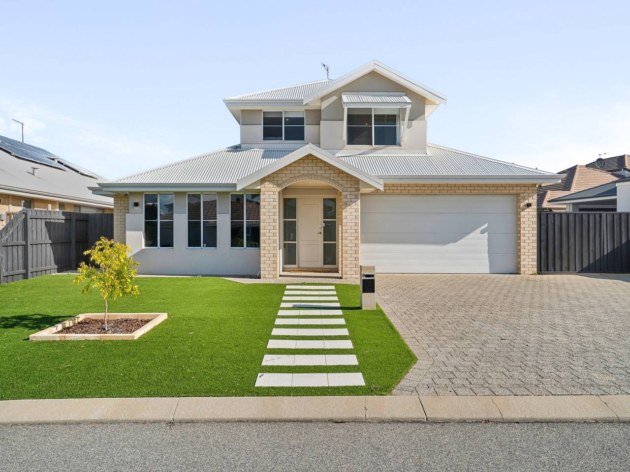Ganze Wohnung, Copilot said:  Luxuriöses 5-Schlafzimmer-Familienhaus am Wasser nahe Mandurah in Mandurah, Western Australia