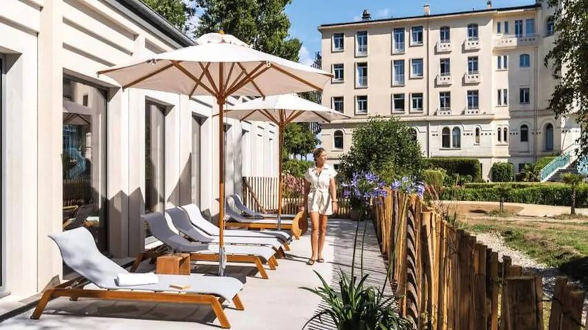 Gîte pour 4 personnes, avec piscine et terrasse dans Plage de Morgat
