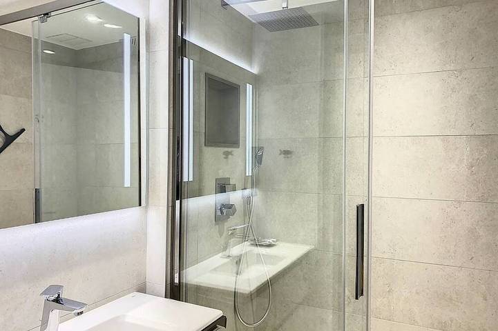 Gîte pour 4 personnes, avec terrasse et piscine dans Port de Bormes les Mimosas - 2