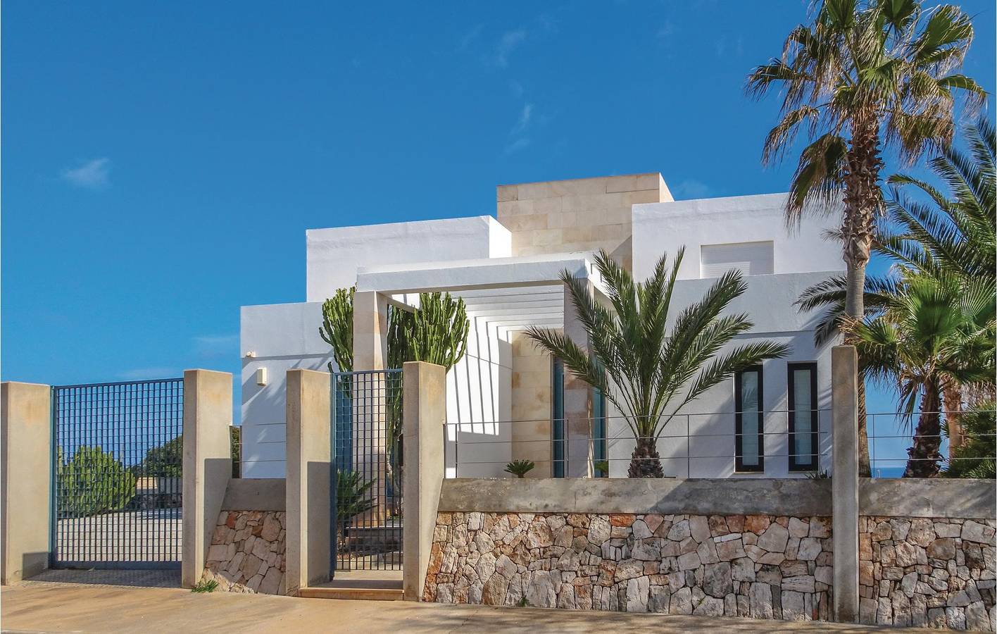 Amplio apartamento con aire acondicionado, terraza y piscina - 1,5 km de la playa de Cala Marçal in Felanitx, Mallorca Sur