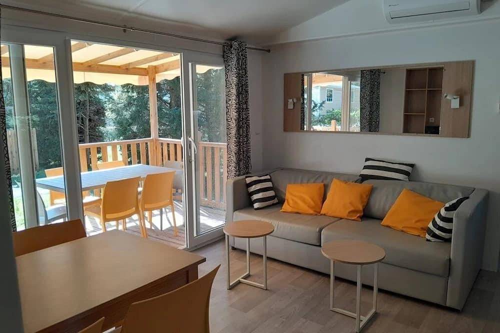 Camping 3 étoiles - Piscine in Châteauneuf-de-Gadagne, Vaucluse