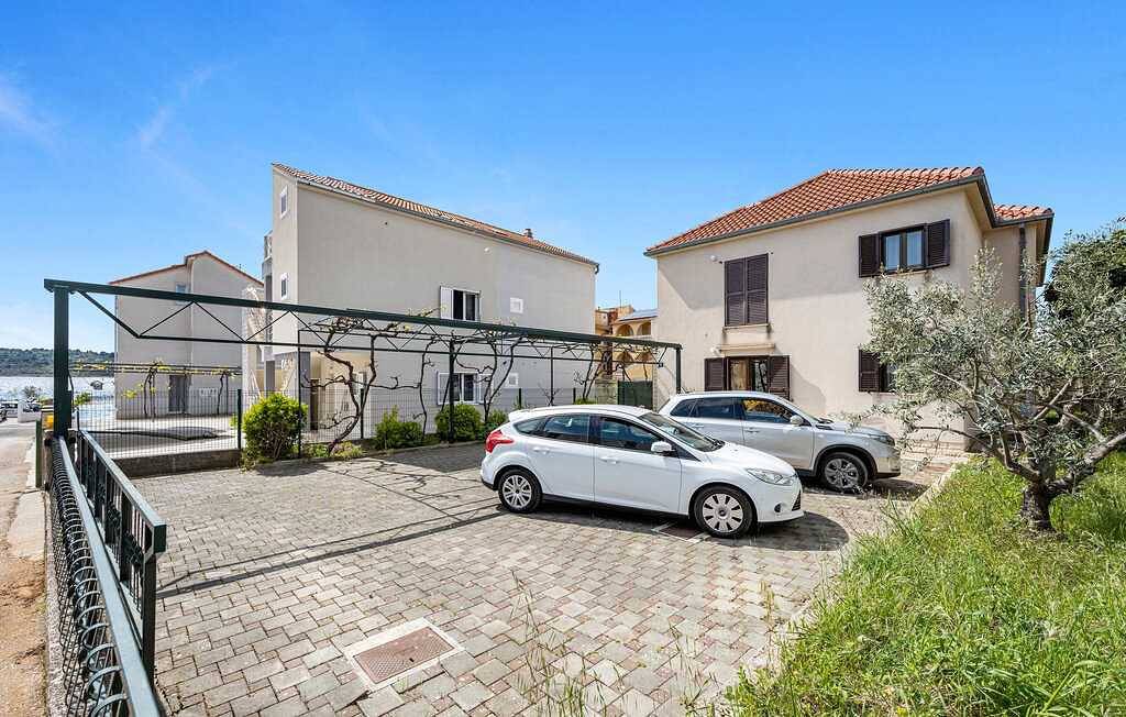 Ganze Wohnung, Charming 2-Bedroom Apartment Goran D. app 2 in Srima, Šibenik-Knin