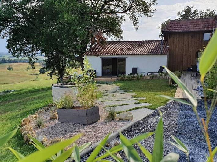 Location de vacances pour 18 personnes, avec Jacuzzi et Terrasse ainsi que Jardin et Piscine à Pallanne