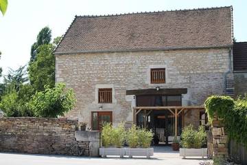 Gîte pour 8 personnes, avec jardin à Givry