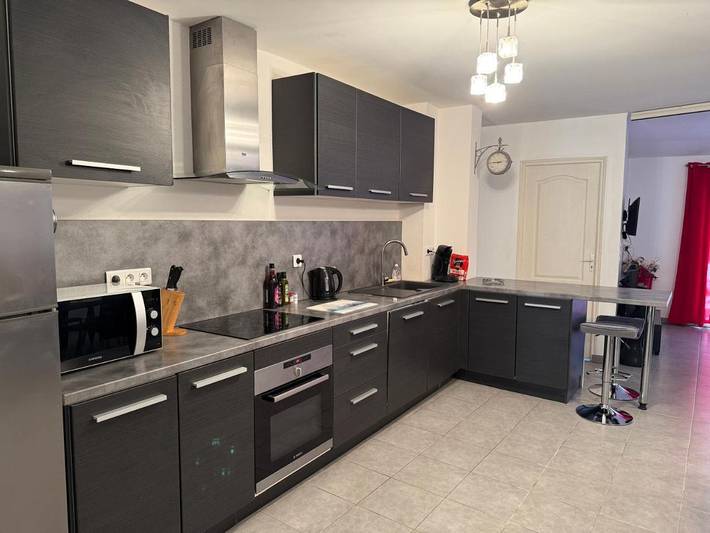 Gîte pour 6 personnes, avec piscine et jardin ainsi que sauna et jacuzzi à Causses-et-Veyran - 3