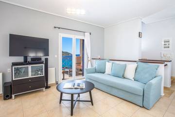 Vacation Rental for 8 Guests in Greece, Picture 2