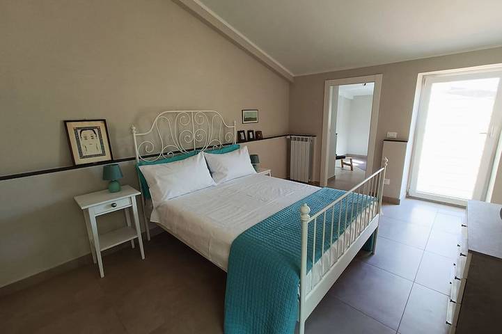 Entire apartment, A Pochi Passi Dalla Reggia di Caserta, Ampio e Luminoso in Caserta, Caserta Province