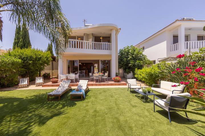 Villa for 6 people, with garden in Larnaca District