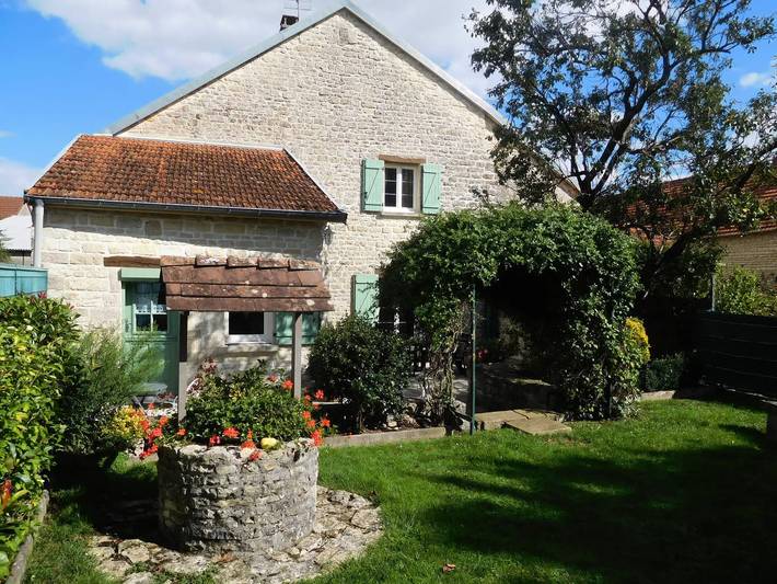 Gîte pour 7 personnes, avec jardin dans Pont-la-Ville