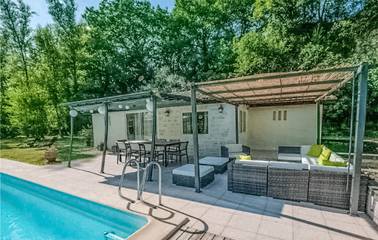 Location de vacances pour 15 personnes, avec piscine ainsi que jardin et terrasse, animaux acceptés à Vianne