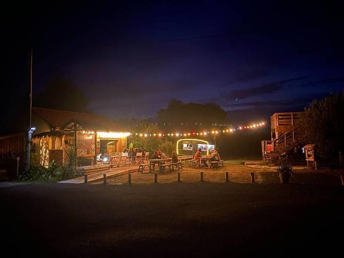 Camping pour 4 personnes, avec Terrasse ainsi que Jardin et Vue à Naujac-sur-Mer