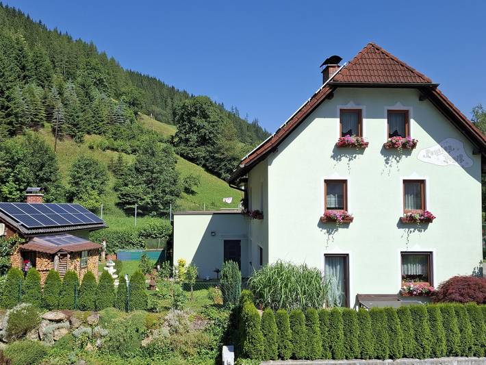 Hotel, mit Garten und Ausblick in Hochsteiermark