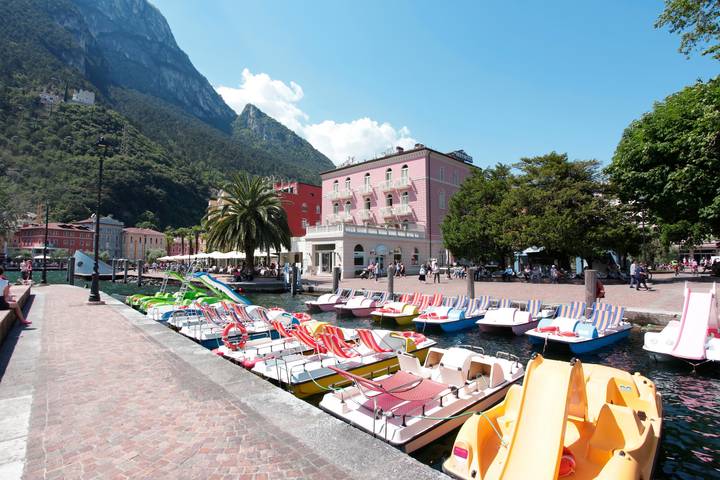 Apartamento inteiro, Apartamento 'Estúdio Clássico (20 m²)' com vista cidade, Wi-Fi e ar condicionado in Riva del Garda, Pré-Alpes de Garda