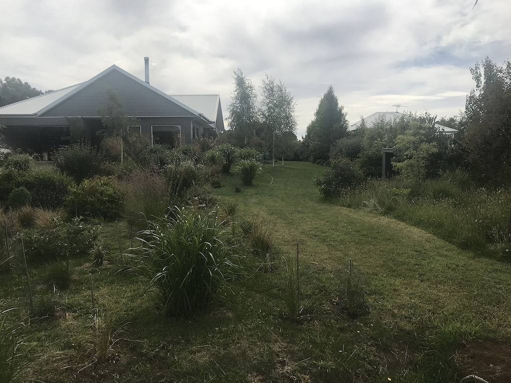 Delightful Self Contained Private Suite with Kitchenette in Trentham, Hepburn Shire