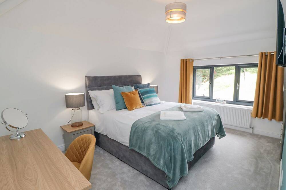 Riverside House, family friendly, with open fire in Scarborough in Scarborough, North York Moors National Park