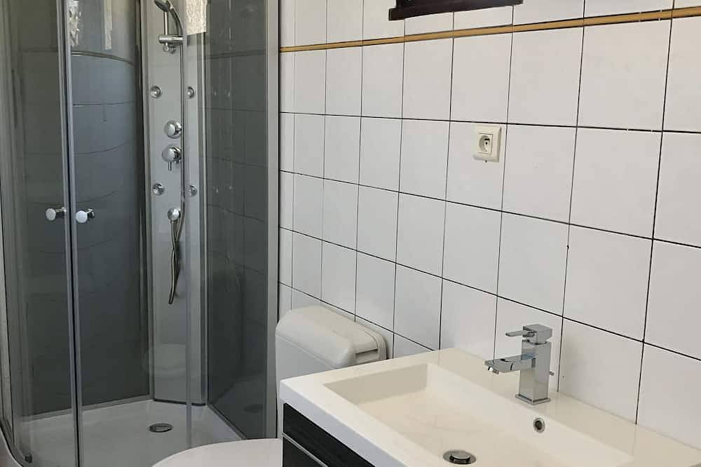 Appartement entier, Appartement rénové de 35m2 entre Bastia et Porto-Vecchio in Prunelli-di-Fiumorbo, Parc naturel régional de Corse