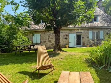Gîte pour 8 personnes, avec jardin et vue, animaux acceptés dans Raulhac