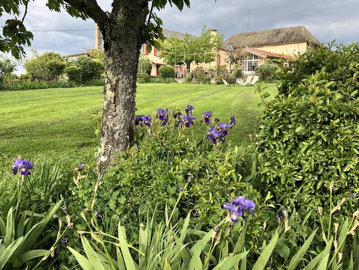 Gîte pour 8 personnes, avec Terrasse ainsi que Jardin et Piscine à Mirandol-Bourgnounac