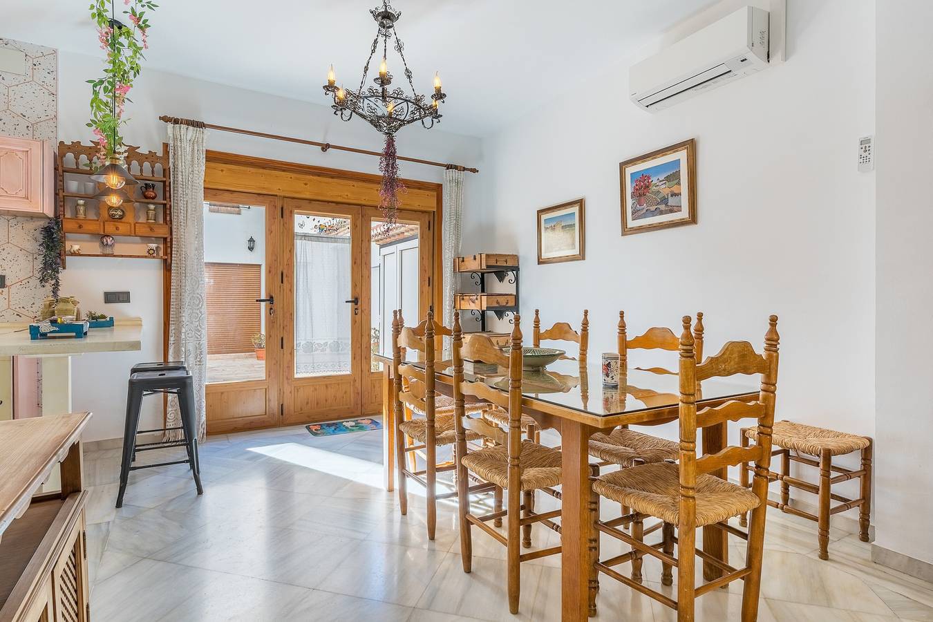 Maison de vacances "El Naranjo Azul" avec vue sur la montagne, 2 balcons et Wi-Fi in Lecrín, Province de Grenade