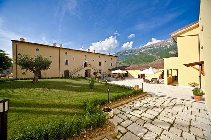 Appartamento, con Balcone e Terrazza nonché Giardino e Piscina a Pratola Peligna