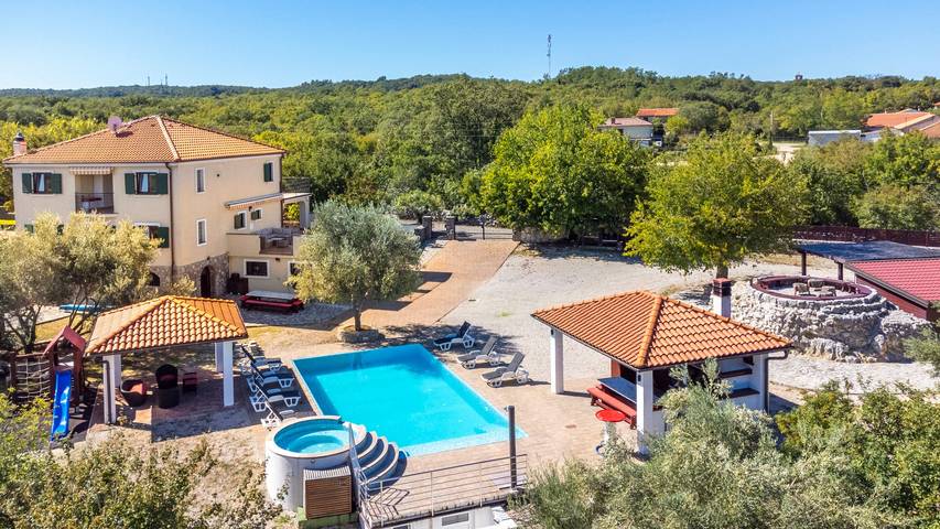 Villa für 12 Personen, mit Sauna und Terrasse sowie Whirlpool und Garten auf Krk - 3