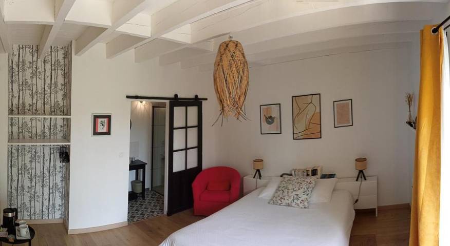 Chambre d’hôte pour 2 personnes, avec Terrasse et Jardin ainsi que Piscine et Vue