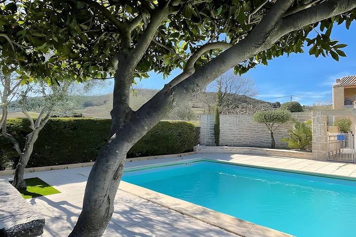 Gîte pour 2 personnes, avec piscine ainsi que jardin et jacuzzi
